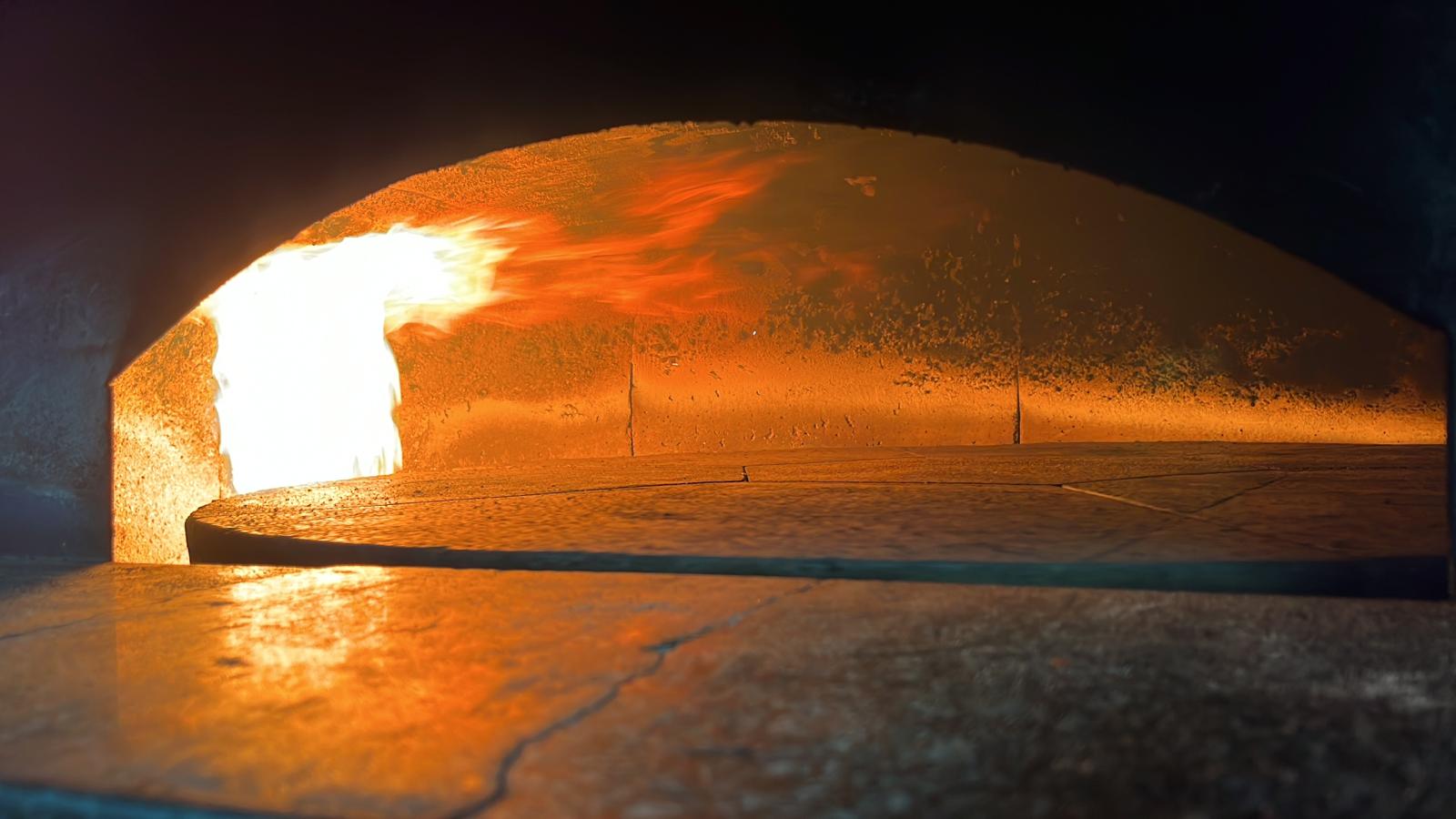 Bruciatore Forno a Legna installato su un forno rotante